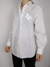 Load image into Gallery viewer, The White Butterfly | Vintage embroidery cotton plain animal shirt blouse M
