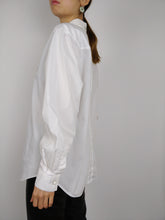 Load image into Gallery viewer, The White Butterfly | Vintage embroidery cotton plain animal shirt blouse M
