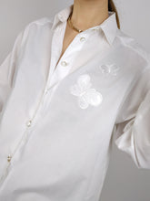 Load image into Gallery viewer, The White Butterfly | Vintage embroidery cotton plain animal shirt blouse M
