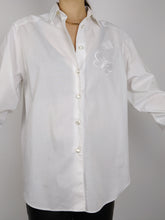 Load image into Gallery viewer, The White Butterfly | Vintage embroidery cotton plain animal shirt blouse M
