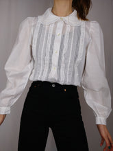 Load image into Gallery viewer, The White Dahlia | Vintage cottagecore embroidery cotton balloon sleeve blouse XS
