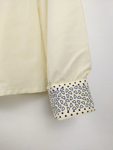 Load image into Gallery viewer, The Creamy Floral | Vintage white cream pattern blouse M-L
