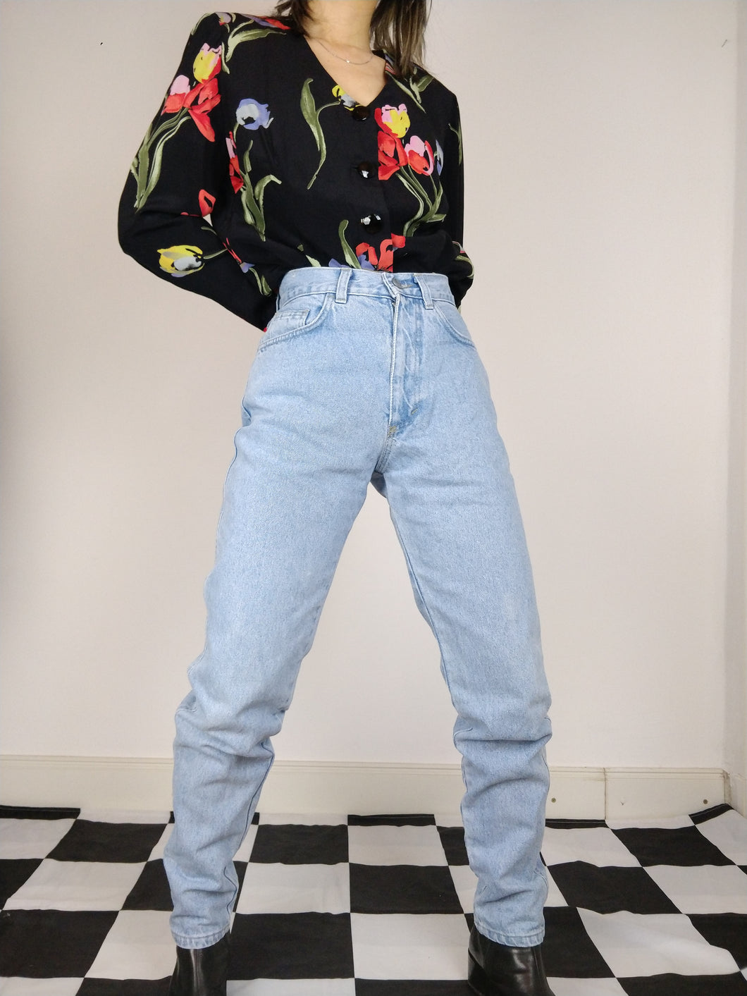 Die Sisley Jeans 2 | Vintage Sisley Mom-Jeans aus hellblauem Denim mit hoher Taille, XS-S