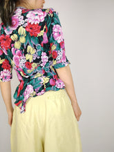 Load image into Gallery viewer, The Silk Culottes | Vintage 90s silk yellow culottes shorts Yessica 42 M-L
