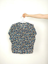 Load image into Gallery viewer, The Heart Breaker | Vintage crazy pattern hearts blue yellow short sleeve shirt blouse M
