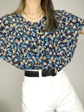 Load image into Gallery viewer, The Heart Breaker | Vintage crazy pattern hearts blue yellow short sleeve shirt blouse M
