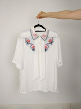 Load image into Gallery viewer, The Embroidery Blouse | Vintage white pink floral embroidery short sleeve blouse M-L
