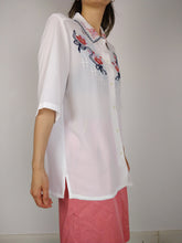 Load image into Gallery viewer, The Embroidery Blouse | Vintage white pink floral embroidery short sleeve blouse M-L
