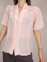 Load image into Gallery viewer, The Pink Silk | Vintage blouse shirt embroidery plain pink short sleeve S-M
