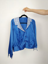 Load image into Gallery viewer, The Satin Blue | Vintage blue white embroidery collar blouse shiny satin M
