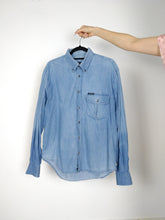 Lade das Bild in den Galerie-Viewer, Das Valentino-Shirt | Vintage Designer Valentino Blue Jeans Denim Herren Unisex Hemd L
