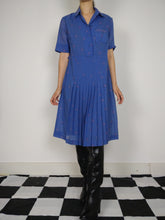 Load image into Gallery viewer, The Cornflower Blue Dress | Vintage blue pattern print midi pleated dress short sleeves M
