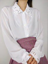Load image into Gallery viewer, The White Sugar | Vintage blouse statement collar flower floral embroidery romantic feminine L
