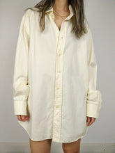 Lade das Bild in den Galerie-Viewer, Das Balmain-Shirt | Vintage-Designer-Balmain-Herrenhemd aus weißer, cremefarbener Baumwolle L-XL
