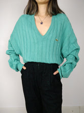 Lade das Bild in den Galerie-Viewer, Der Lacoste Mint Knit | Vintage Wollstrickpullover Zopfmuster Herren Unisex V-Ausschnitt grün Mint Türkis Designer Damen Herren Unisex L-XL

