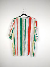 Lade das Bild in den Galerie-Viewer, Die Funky Stripe Bluse | Vintage Hemdbluse gestreift Kurzarm weiß gelb orange grün oversized Viskose L-XL
