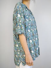 Load image into Gallery viewer, The Green Faces Shirt | Vintage shirt crazy pattern viscose white green blue short sleeve unisex men L
